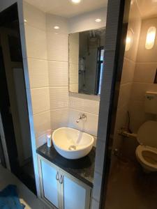 Bathroom Image of 1000 Sq.ft 2 BHK Apartment / Flat for rent in Shivaji Park Mumbai for Rs. 150000