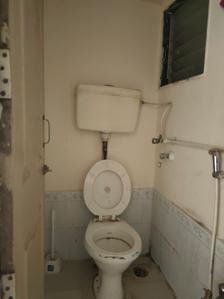 Common Bathroom Two Image of 380 Sq.ft 1 BHK Apartment / Flat for sale in Kandivali West Mumbai for Rs. 6700000