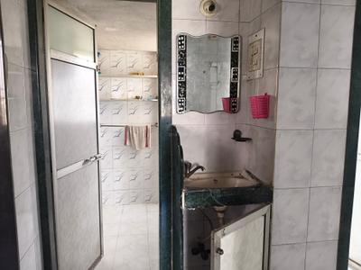Bathroom Image of 520 Sq.ft 1 BHK Apartment / Flat for rent in Borivali West Mumbai for Rs. 30000