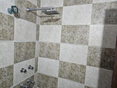 Bathroom Image of 1550 Sq.ft 3 BHK Apartment / Flat for sale in Supreme Enclave, Mayur Vihar Phase 1 New Delhi for Rs. 27500000
