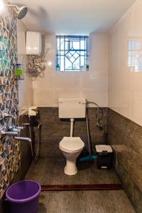 Bathroom Image of 800 Sq.ft 1 BHK Apartment / Flat for rent in Vagator Goa for Rs. 30000