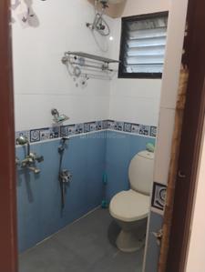 Bathroom Image of 1200 Sq.ft 2 BHK Builder Floor for rent in Adyar Chennai for Rs. 40000