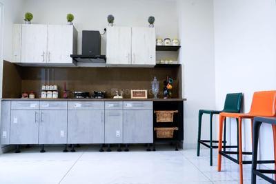 Kitchen Image of 1150 Sq.ft 3 BHK Apartment / Flat for sale in Escon Primera Phase 1, PR7 Airport Road Zirakpur for Rs. 15000000
