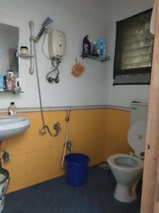 Common Bathroom Image of 750 Sq.ft 2 BHK Apartment / Flat for sale in Powai Mumbai for Rs. 19500000