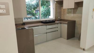 Kitchen Image of 700 Sq.ft 2 BHK Apartment / Flat for rent in Santacruz West Mumbai for Rs. 125000
