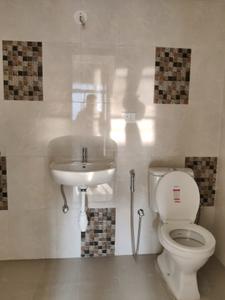 Common Bathroom Image of 546 Sq.ft 1.5 BHK Apartment / Flat for sale in Mahindra Happinest Kalyan, Bhiwandi Thane for Rs. 5800000