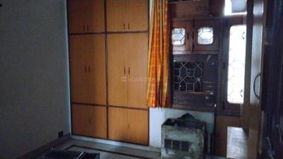Bedroom Image of 1100 Sq.ft 2 BHK Apartment / Flat for rent in Patparganj New Delhi for Rs. 32000
