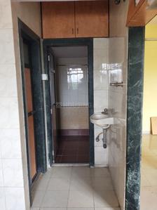 Bathroom Image of 490 Sq.ft 1 BHK Apartment / Flat for rent in Dosti Maitri Gardens, Thane West Thane for Rs. 27000