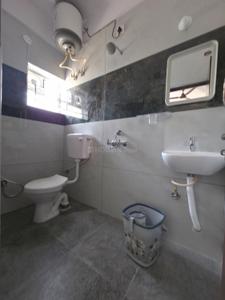 Bathroom Image of 1007 Sq.ft 2 BHK Builder Floor for rent in Harlur Bengaluru for Rs. 45000