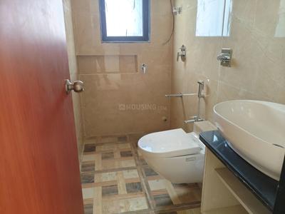 Bathroom Image of 1250 Sq.ft 3 BHK Apartment / Flat for rent in Vile Parle West Mumbai for Rs. 160000