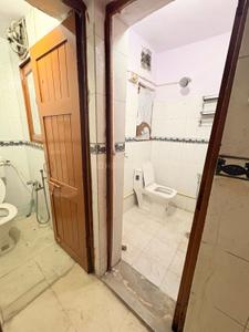 Bathroom Image of 1000 Sq.ft 2 BHK Duplex for rent in Dilshad Garden New Delhi for Rs. 25000