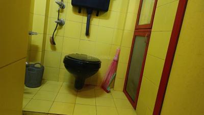 Bathroom Image of 260 Sq.ft 1 RK Apartment / Flat for rent in Borivali West Mumbai for Rs. 22000