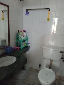 Bathroom Image of 1200 Sq.ft 2 BHK Builder Floor for rent in Sector 41 Noida for Rs. 32000