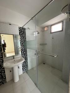 Bathroom Image of 3200 Sq.ft 4 BHK Independent House for rent in Jubilee Hills Hyderabad for Rs. 90000