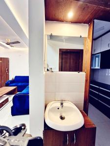 Bathroom Image of 1000 Sq.ft 2 BHK Apartment / Flat for rent in Shubh Labh Valley, Brijeshwari Annexe Indore for Rs. 25000