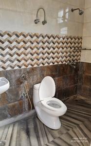 Bathroom Image of 1500 Sq.ft 2 BHK Builder Floor for rent in Sector 39 Gurgaon for Rs. 34000