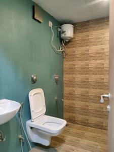 Common Bathroom Image of 750 Sq.ft 2 BHK Apartment / Flat for rent in Lodha Amara, Thane West Thane for Rs. 45000