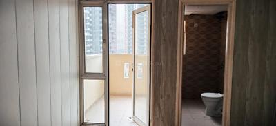 Bathroom Image of 966 Sq.ft 2 BHK Apartment / Flat for rent in Phase 2 Noida for Rs. 20000
