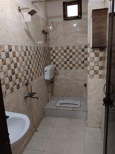 Bathroom Image of 900 Sq.ft 2 BHK Apartment / Flat for rent in Sector 73 Noida for Rs. 25000
