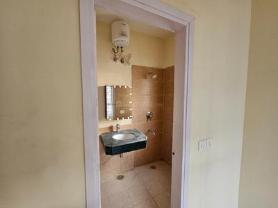 Bathroom Image of 1036 Sq.ft 2 BHK Apartment / Flat for sale in Jaypee Kensington Boulevard, Sector 131 Noida for Rs. 10000000