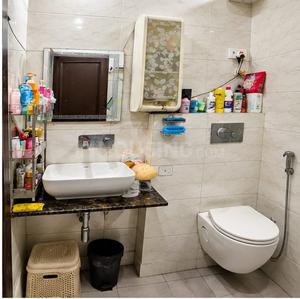 Bathroom Image of 1100 Sq.ft 2 BHK Builder Floor for sale in Ramesh Nagar New Delhi for Rs. 13000000