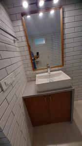 Bathroom Image of 1250 Sq.ft 2 BHK Apartment / Flat for sale in Casablanca Apt, Bandra West Mumbai for Rs. 33500000