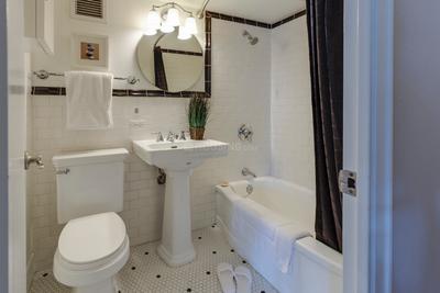 Bathroom Image of 900 Sq.ft 2 BHK Apartment / Flat for sale in Rachanaa Laxmi Prabha, Andheri West Mumbai for Rs. 28000000