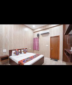 Bedroom Image of Shiv niwas girls pg room in Sector 44, Noida