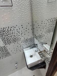 Bathroom Image of 1080 Sq.ft 3 BHK Apartment / Flat for rent in Rajpur Khurd Extension New Delhi for Rs. 28000