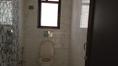 Bathroom Image of 450 Sq.ft 1 BHK Apartment / Flat for rent in Desai And Varma Dinkar Prasad Building, Vile Parle East Mumbai for Rs. 56000