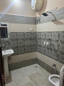 Bathroom Image of 2400 Sq.ft 4 BHK Builder Floor for rent in Shivalik Nagar Haridwar for Rs. 25000