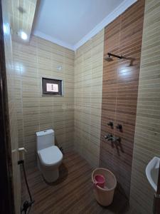 Bathroom Image of 300 Sq.ft 1 RK Apartment / Flat for rent in Sarita Vihar New Delhi for Rs. 20000