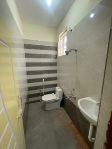 Bathroom Image of 1000 Sq.ft 2 BHK Independent House for rent in Sholinganallur Chennai for Rs. 30000