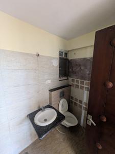 Bathroom Image of 1800 Sq.ft 3 BHK Apartment / Flat for rent in Keshar Apartments, Kampoo Gwalior for Rs. 35500