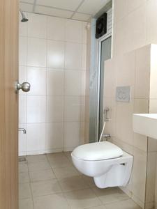 Common Bathroom Image of 1300 Sq.ft 3 BHK Apartment / Flat for rent in Godrej Emerald, Kasarvadavali Thane for Rs. 36000
