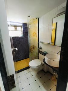 Bathroom Image of 1300 Sq.ft 2 BHK Apartment / Flat for rent in Worli Mumbai for Rs. 150000