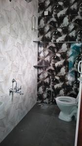 Bathroom Image of 900 Sq.ft 1 BHK Apartment / Flat for rent in Kondaiyapalayam Coimbatore for Rs. 12000