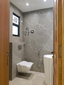 Common Bathroom Image of 2600 Sq.ft 3 BHK Apartment / Flat for sale in Indirapuram Ghaziabad for Rs. 19500000