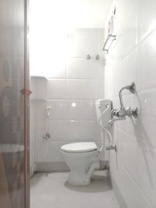 Bedroom Three Image of 1250 Sq.ft 3 BHK Independent House for rent in Chinar Park Kolkata for Rs. 15000