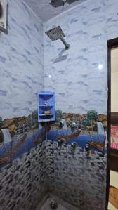 Bathroom Image of 250 Sq.ft 1 RK Builder Floor for rent in Mukherjee Nagar New Delhi for Rs. 13500
