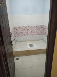 Bathroom Image of 1150 Sq.ft 3 BHK Apartment / Flat for rent in Daddy Colony Raichur for Rs. 14000
