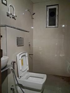 Common Bathroom Image of 1400 Sq.ft 3 BHK Apartment / Flat for rent in Capital Hometech Homes, Sector 51 Noida for Rs. 32000
