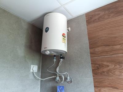 Bathroom Image of 613 Sq.ft 1 RK Apartment / Flat for rent in Purvanchal Royal City Phase 2, Chi V Greater Noida for Rs. 28000