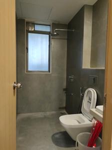 Common Bathroom Image of 1000 Sq.ft 3 BHK Apartment / Flat for rent in Lodha Bel Air, Jogeshwari West Mumbai for Rs. 130000