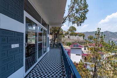 Balcony Image of 1800 Sq.ft 4 BHK Duplex for rent in Kumarhatti Solan for Rs. 75000