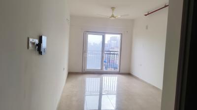 Living Room Image of 786 Sq.ft 2 BHK Apartment / Flat for rent in Shapoorji Pallonji BKC 28, Bandra East Mumbai for Rs. 110000