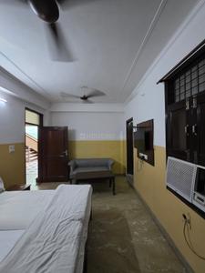 Bedroom Image of 300 Sq.ft 1 RK Apartment / Flat for rent in Sarita Vihar New Delhi for Rs. 20000