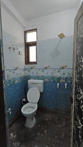 Bathroom Image of 400 Sq.ft 1 BHK Builder Floor for rent in Mayur Vihar Phase 1 New Delhi for Rs. 13000