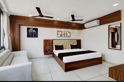 Hall Image of 4000 Sq.ft 4 BHK Villa for rent in Thaltej Ahmedabad for Rs. 100000