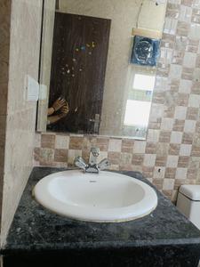 Bathroom Image of 1600 Sq.ft 3 BHK Apartment / Flat for rent in Vrindavan Yojana Lucknow for Rs. 45000